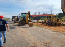 Trabalhadores entram em greve e paralisam obras na linha verde, em Curitiba